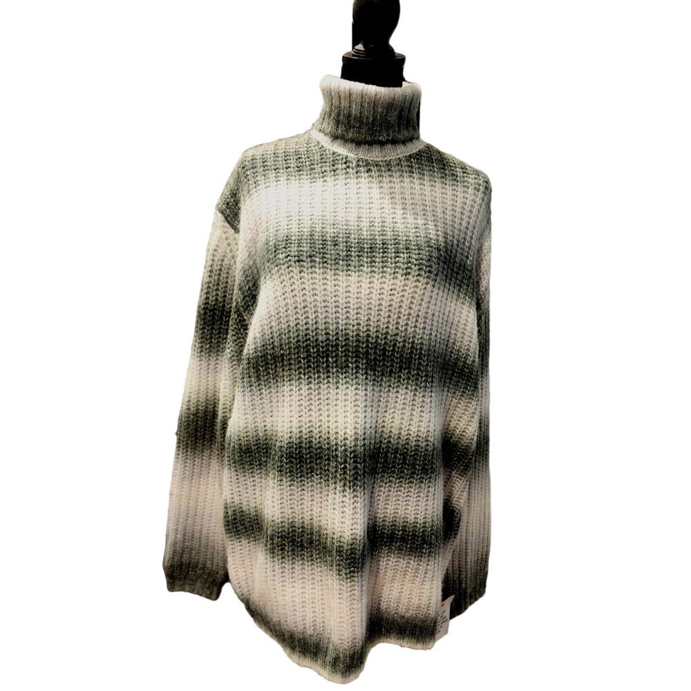 TOPMAN NWT Turtleneck Wool Blend Sweater Ombre Gray Small